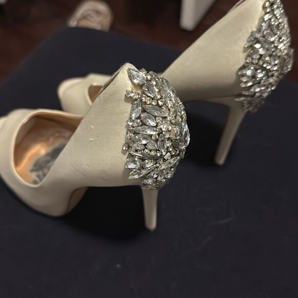 Elegant Cream Stiletto Heels Crystal Embellishments BADGLEY MISCHKA - Picture 3 of 7